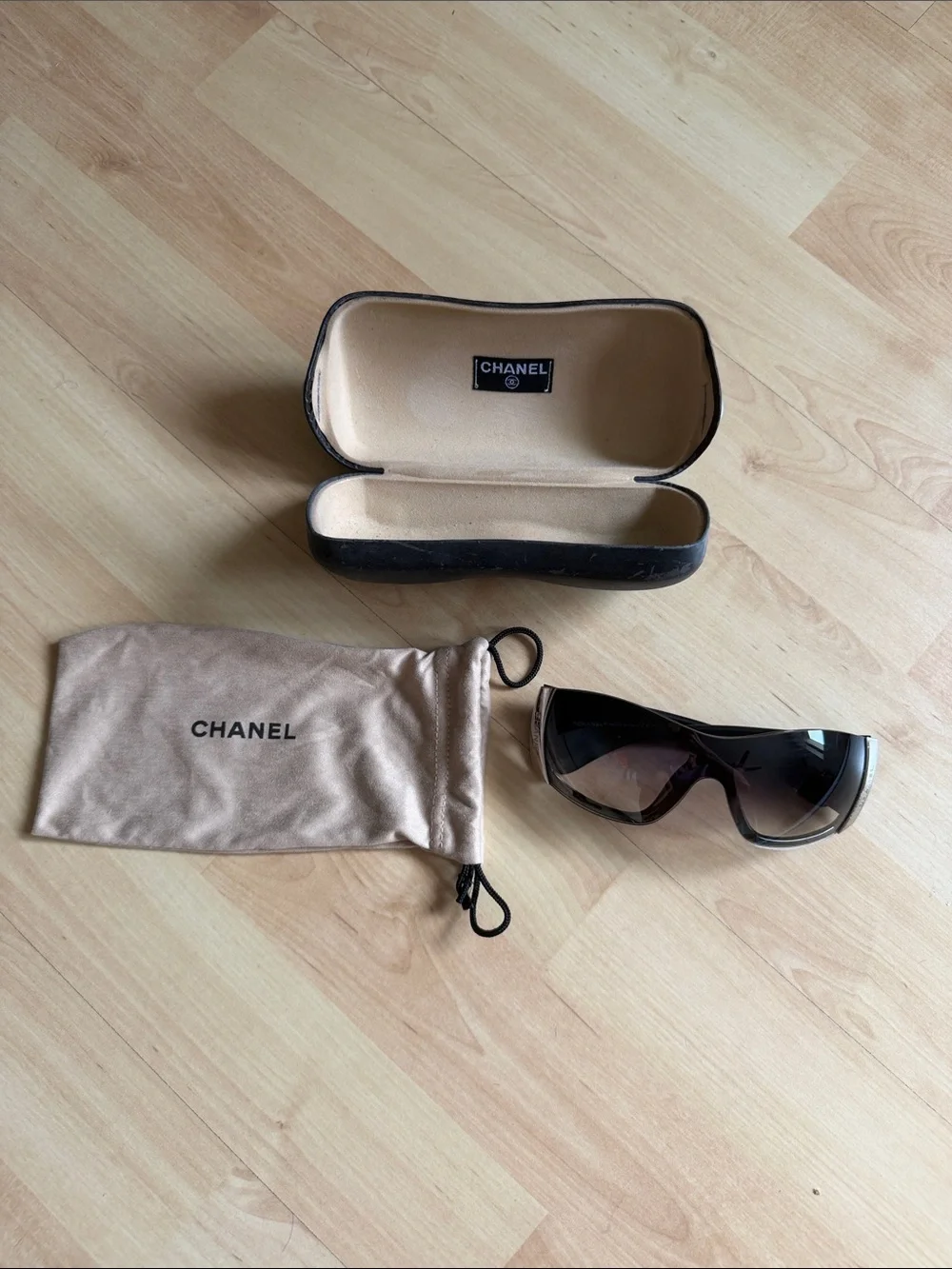 CHANEL authentic 6009